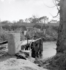 Puente destruído